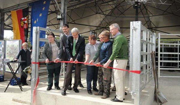Il segretario di stato inaugura Roundhouse nell' Eiffel