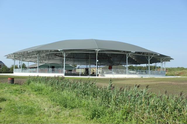 Roundhouse piu' grande per bovini da latte 